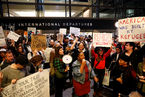 Белый дом защищает иммиграционный указ Дональда Трампа